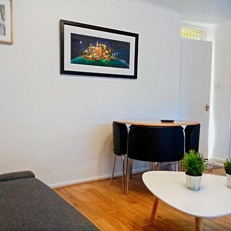 Very Central Location- Free Parking - 2 Bedrooms Belfast Esterno foto