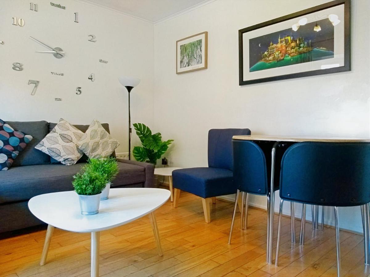 Very Central Location- Free Parking - 2 Bedrooms Belfast Esterno foto