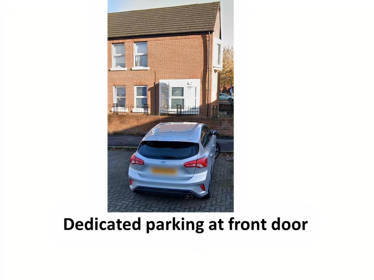 Very Central Location- Free Parking - 2 Bedrooms Belfast Esterno foto