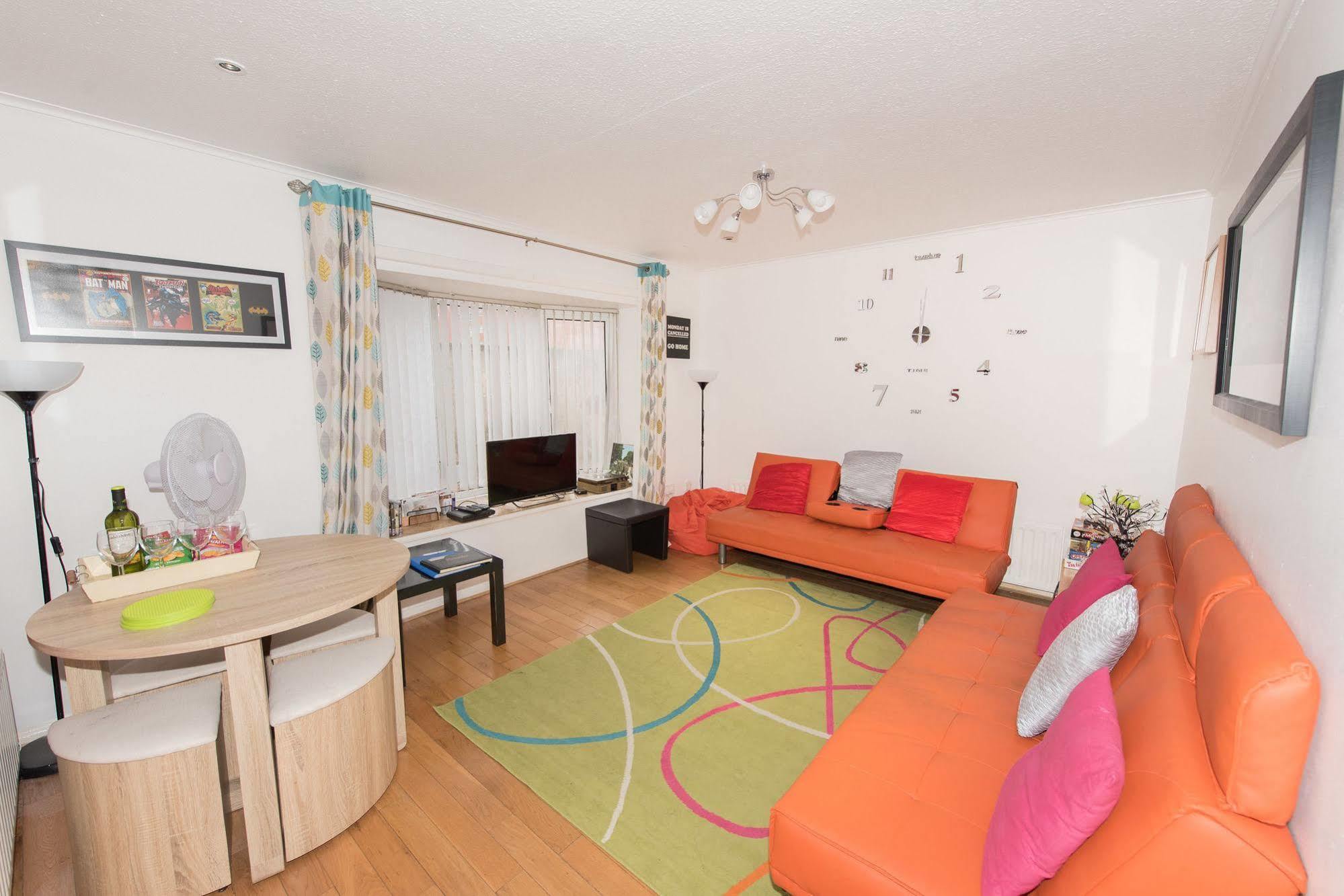 Very Central Location- Free Parking - 2 Bedrooms Belfast Esterno foto