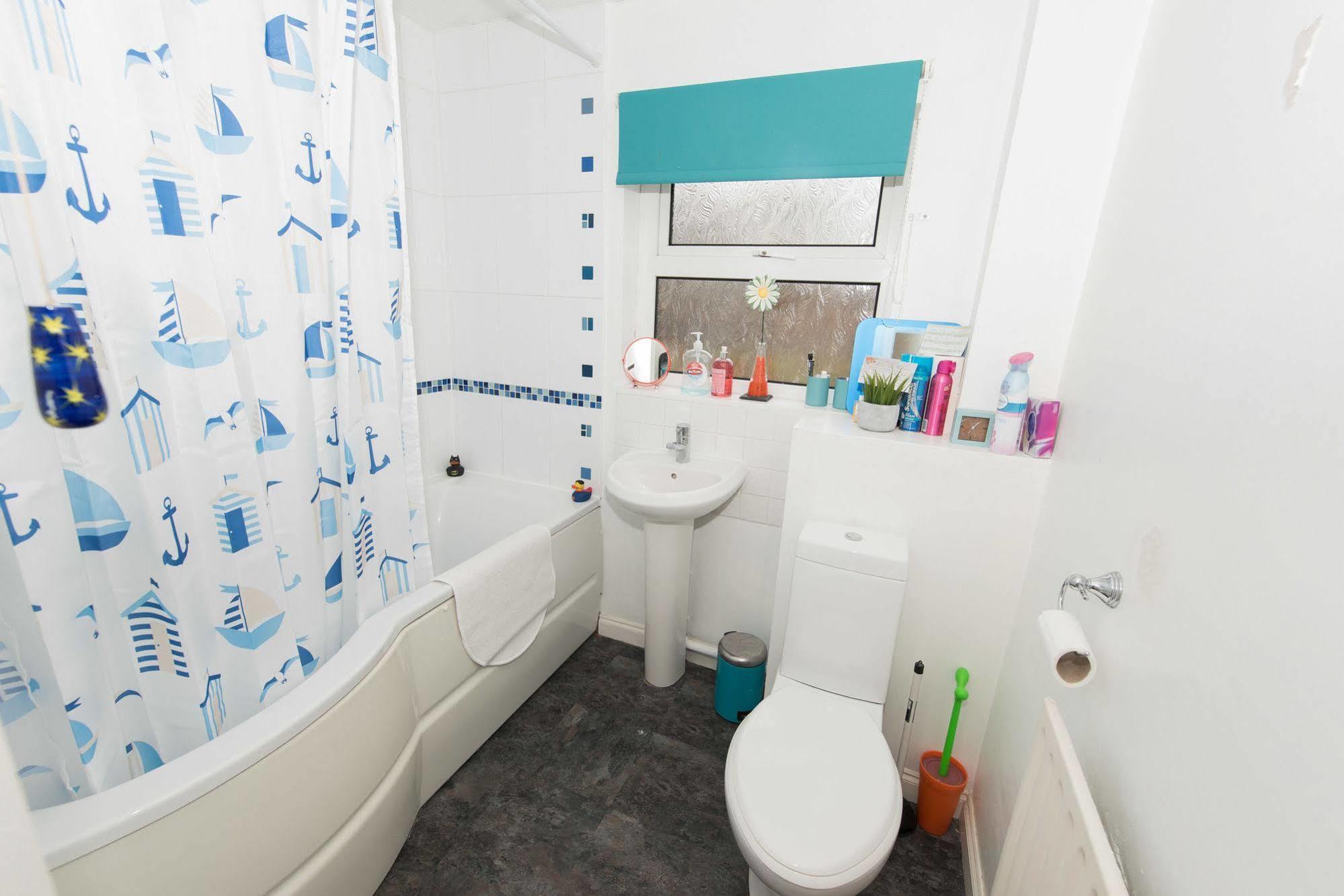 Very Central Location- Free Parking - 2 Bedrooms Belfast Esterno foto