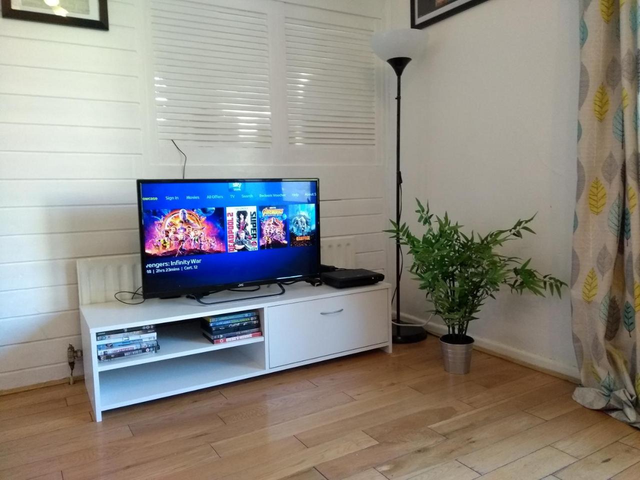 Very Central Location- Free Parking - 2 Bedrooms Belfast Esterno foto