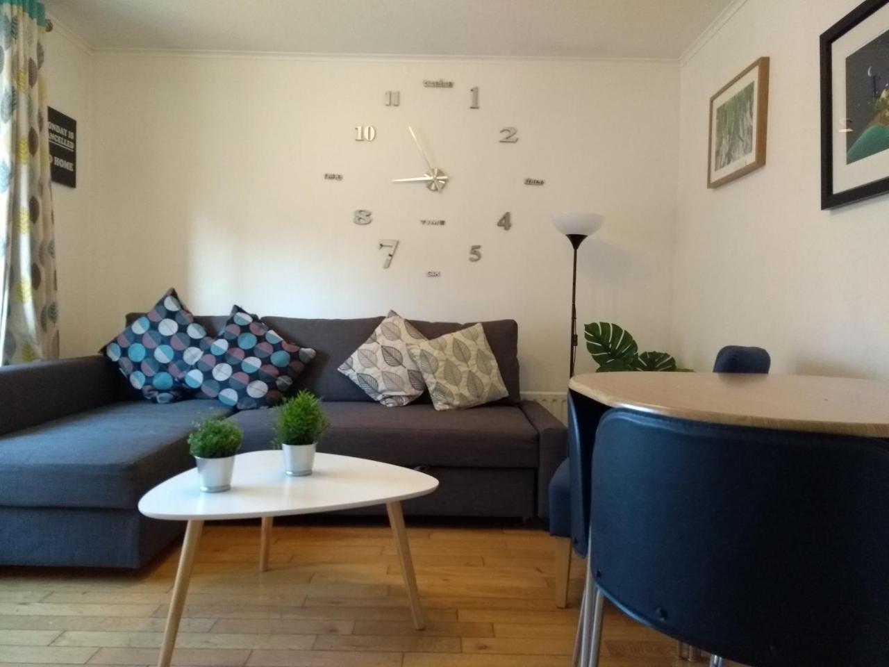 Very Central Location- Free Parking - 2 Bedrooms Belfast Esterno foto