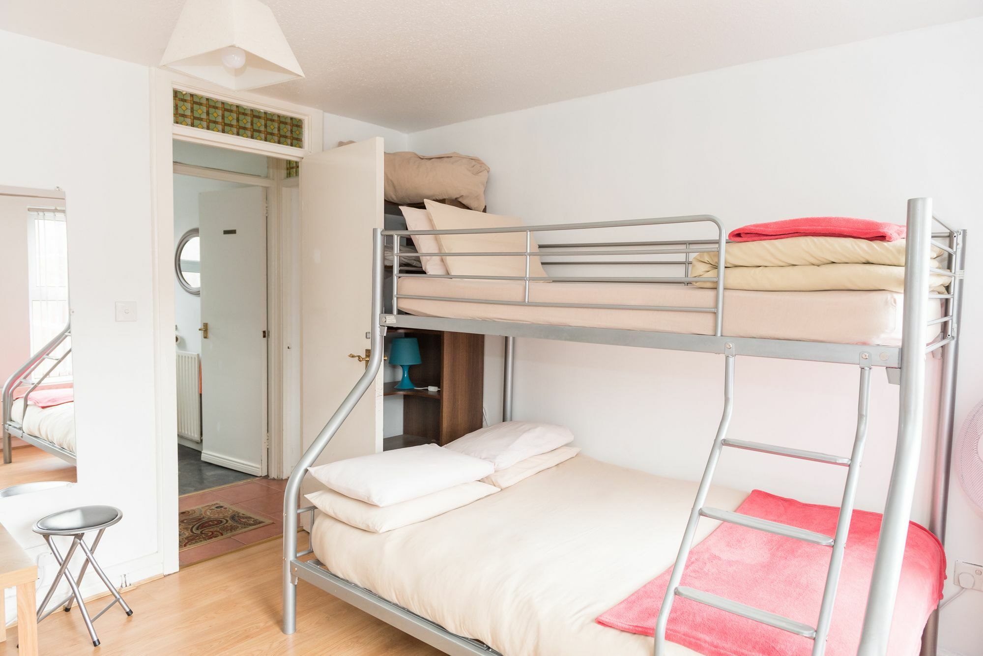 Very Central Location- Free Parking - 2 Bedrooms Belfast Esterno foto